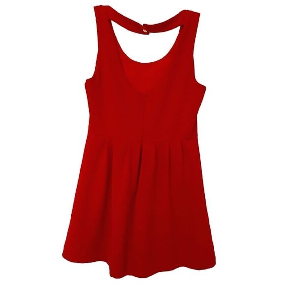 Red dress - Picture 2 of 3